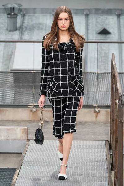Look 13